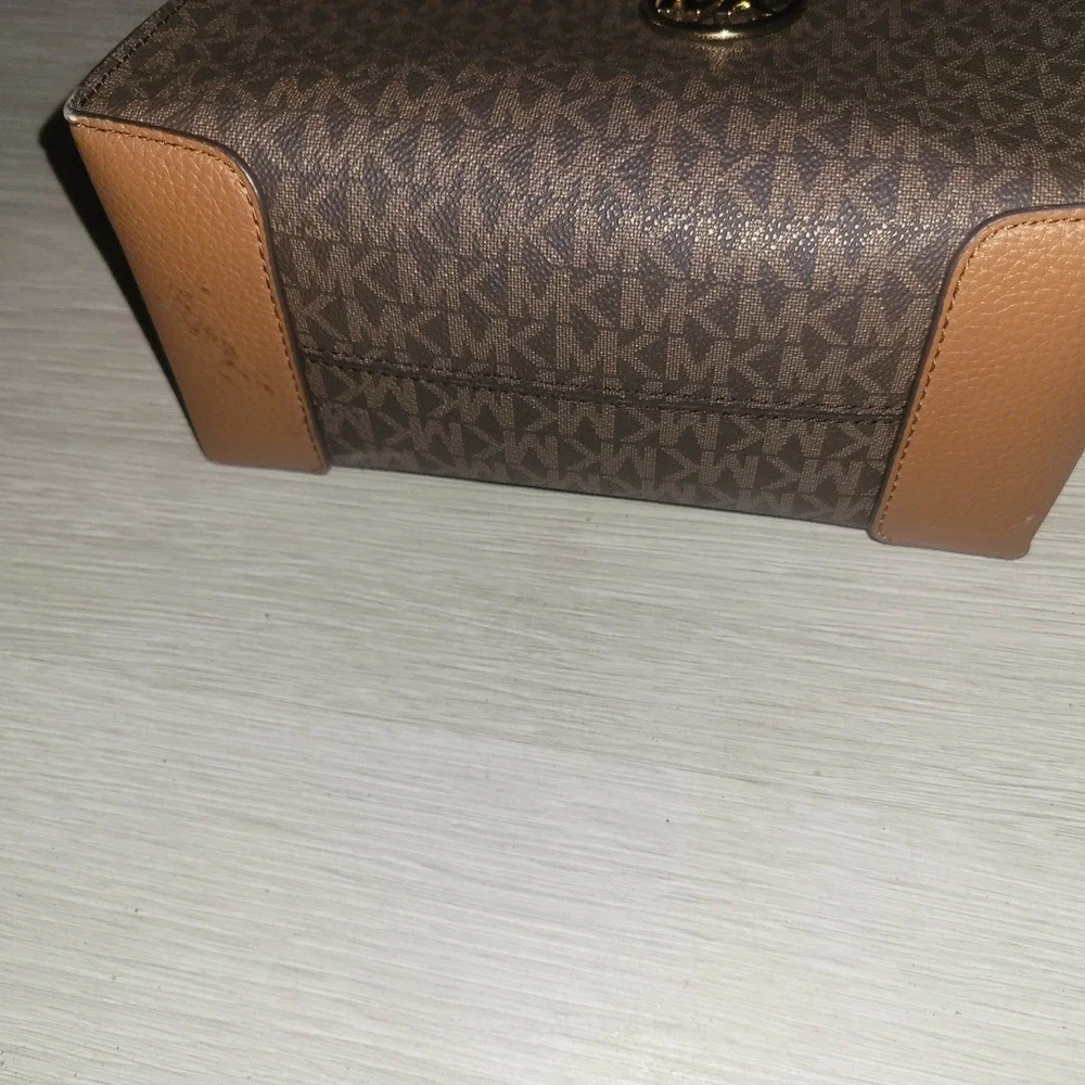 Michael Kors Signature Monogram Bedford‎ Travel Small Top Zip Tote Brown luxury